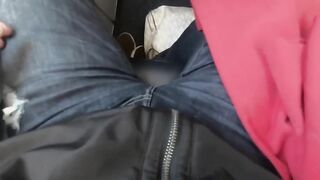 Пассажирка скрытно дрочит и посасывает хуй в самолете