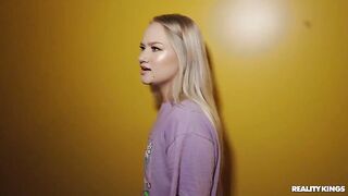 Первая съемка Харли Кинг и сразу жестко