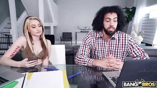 Студенка Кимберли Сноу изучает большой член репетитора по биологии