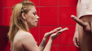 Сата Джонс и Ник Росс занимаются анальным сексом в туалете паба