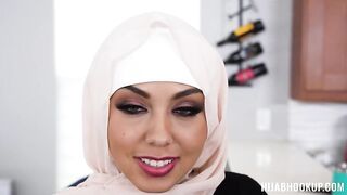 Американец ебет красивую арабку и финиширует ей на лицо