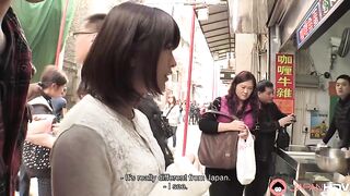 Японка Ику Сакураги трахается со своим гидом в путешествии в Макао