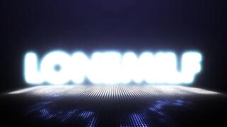 Грязные разговоры мастурбирующей в спальне милфы Рэйвенесс