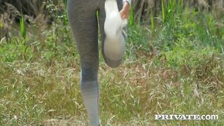 Любимый вид спорта Мэри Рок - скачки на члене