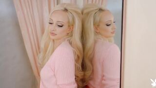 Красотка в розовом Рэйчел в эротической фотосессии для Playboy