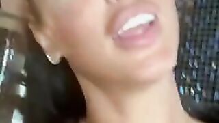 Слитое в интернет видео с еблей грудастой красотки Элис Гудвин