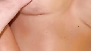Слитое в интернет видео с еблей грудастой красотки Элис Гудвин