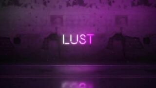 Извращенец в метро трахнул пальцами и хуем киску телки на спор