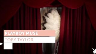 Бурлеск и брызги шампанского на обнаженное тело красотки Тоби Тейлор