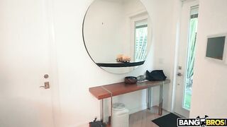 Служанка Сэнди Лав по фарту срубила быстрые бабки за секс с работодателем