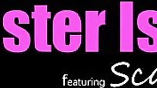 Рыжая шлюшка Скарлет Скис уломала на инцест скромного сводного брата