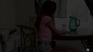 Влажная русская девчонка Альтера Парс вздрочнула писю жарким днем