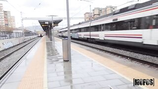 Незнакомец уговорил расстроенную Марию Варс на секс под мостом