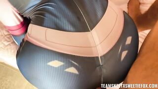 Свити Фокс в образе Очако Урарака из «My Hero Academia»‎ дала парню в попу
