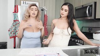 Хлоя Сюрреал делится большим членом парня с лучшей подругой Жасмин Уайлд