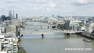 Рыжая адвокат Лола Гэтсби наполнила киску спермой коллеги по работе