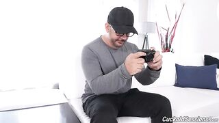 Муженек рогоносец снимает на видео секс жены Скай Блю с негром