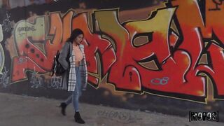 Латинка Шейла Ортега зарабатывает метанием колечек на член пикапера