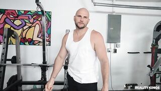 Милфочка Джослин Джейн тренируется на большой пенисе тренера ДжейМака