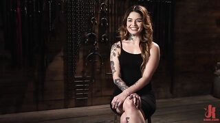 Бурный сквирт оргазм Ванессы Вега после тяжелого садо-мазо испытания