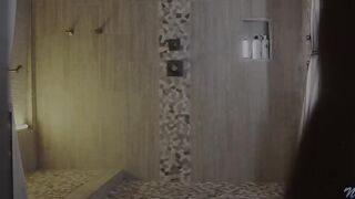 Чистенькая малышка Ария Валенсия доводит себя до экстаза в душе