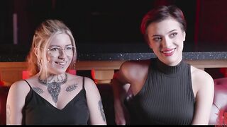 Бордельная мамка отшлепала и выебала страпоном в жопу кричащую рабыню