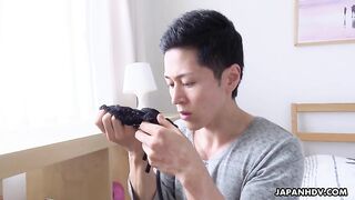 Извращенец пришел ебать Рёко Мураками после онлайн покупки ее трусиков