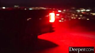 Ковбойша Кенна Джеймс трахается в конюшне с сексуальным жеребцом