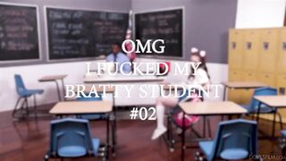 Шаловливая студенка Риз Роббинс ебется с учителем негром после уроков