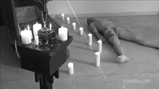 Вампирша Ди Уильямс высосала сперму пяти парней после анальной оргии