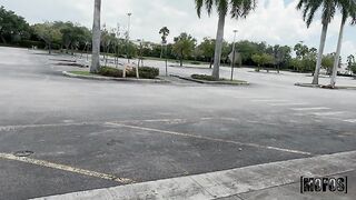 Девушка таксистка Джанна Айви после поездки с ДжейМаком взяла плату сексом