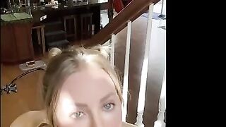 Николь ебет молоденького поревца на лестнице своего дома