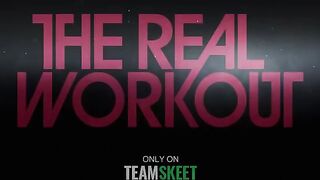 Селена Айви тренирует свою киску на пенисе чистильщика бассейнов