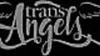 Шикарные девчонки с членами устроили транссексуальный анальный тройничок