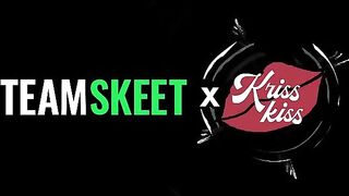 Русская наездница Крисс Кисс скачет на члене татуированного жеребца