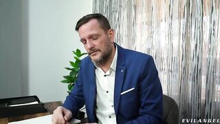 Девушка по вызову Сельва Лапьедра приехала на двойной трах к бизнесменам