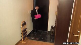 Японская изменщица Юи Шиина искупила вину глубоким горловым минетом