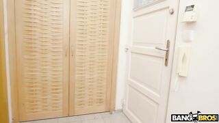 Мистер Лонгвуд вычистил жопу служанки Рии Сунн своим большим членом