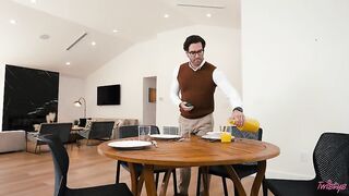 Мачеха Лорен Филлипс застукала Лулу Чу за дрочкой и трахнула ее дилдо