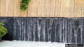 Лэйни Грей становится счастливой женой только на большом хуе любовника