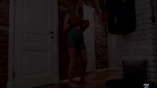 Боевая дрочка писечки русской боксерши Евы Лани после тренировки