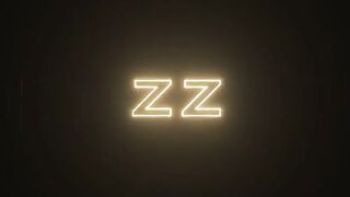 Подкачанный извращенец трахает в раздевалке фитоняшку Элану Баннз