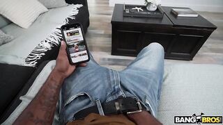 Студентка Бритт Блэр оказывает сексуальную помощь чернокожему отчиму