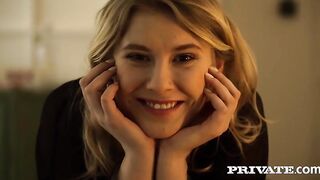 Любвеобильная Эйла Мур раздвинула ноги перед хахалем после свидания