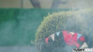 Друзья спасают испорченную вечеринку Вайолет Майерс двойным проникновением