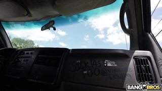 Хитрый пикапер развел на секс и кинул на бабки глупую блонду Стеллу Чиоки