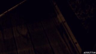 Любительница ролевых игр Айви Вульф в образе риэлторши дала бойфренду