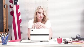 Училка Рэйчел Кавалли предложила тройничок проштрафившимся отличникам