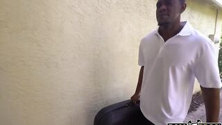 Массажист Джонатан Джордан искусно массирует киску милфы Дженны Старр