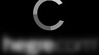 Украинская стройняшка Аня дрочит и сосет намасленный член любовника